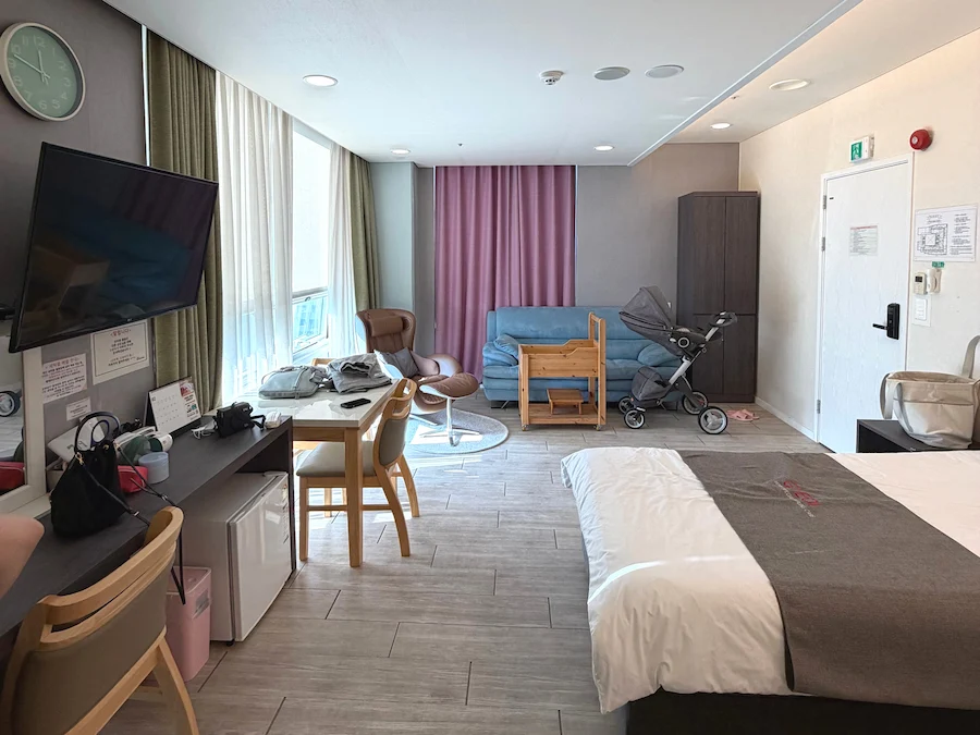 Korean Postpartum Care Center private recovery room for new mothers and newborn babies